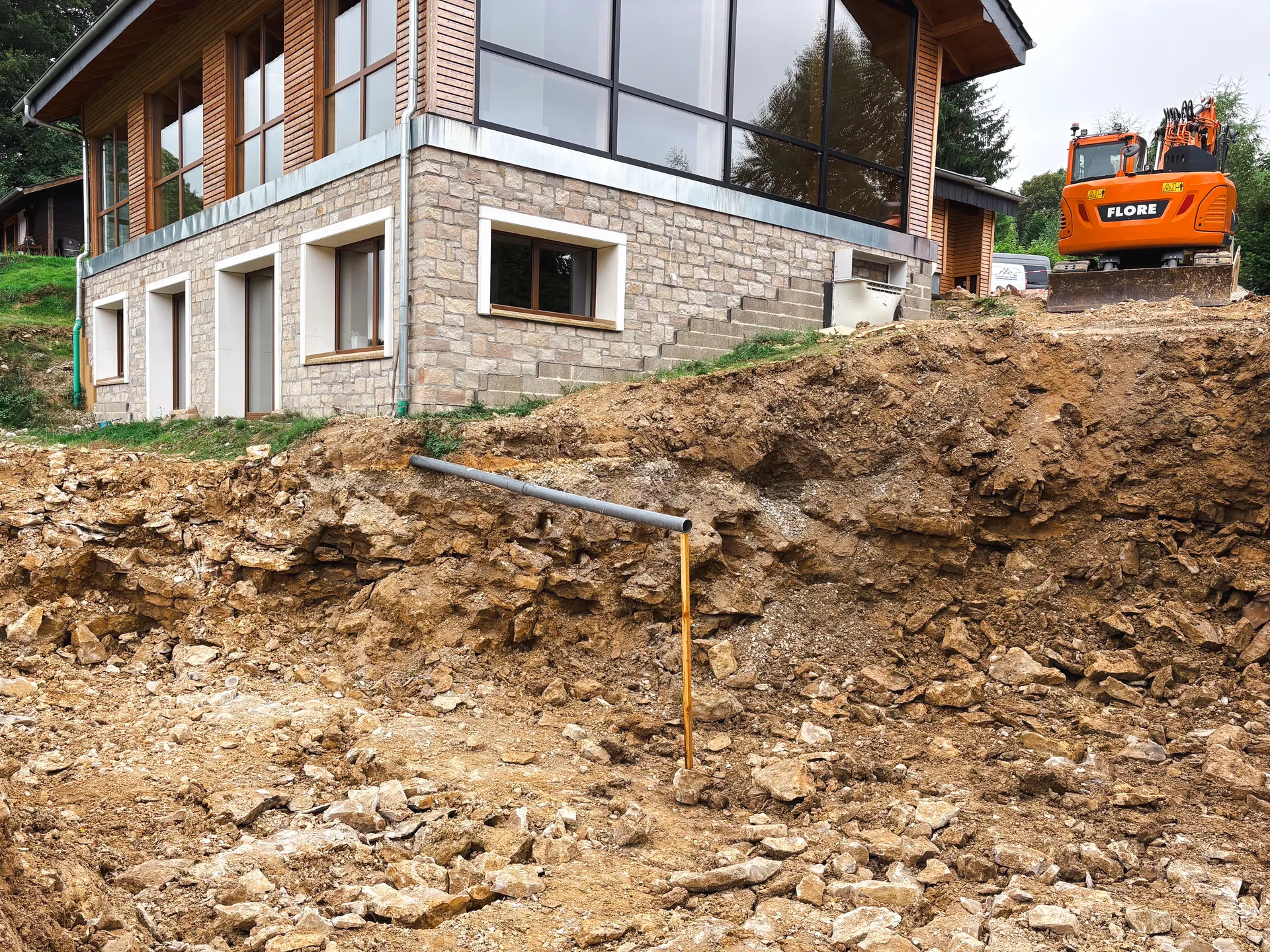 Anbau mit Erdarbeiten und Bagger an Einfamilienhaus in Dalheim, Dülme Bau