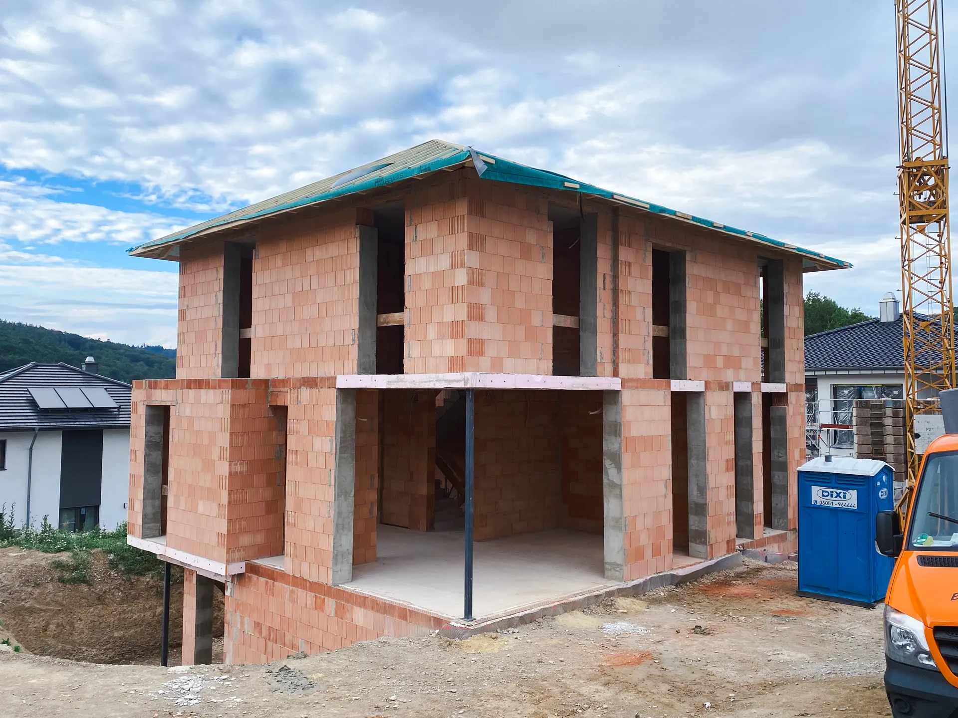 Rohbau Stadtvilla mit Keller in Marsberg, Mauerwerk von Dülme Bau GmbH